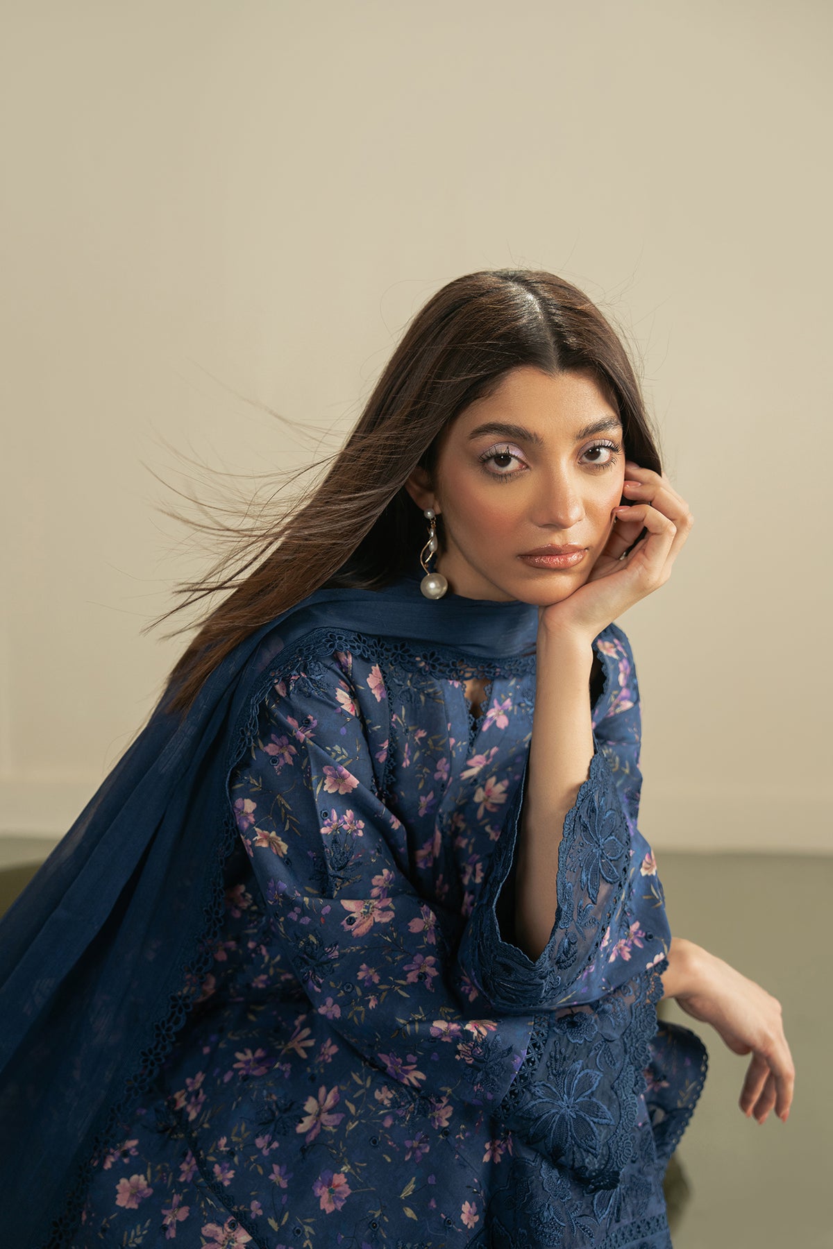 summer lawn suit Pakistan