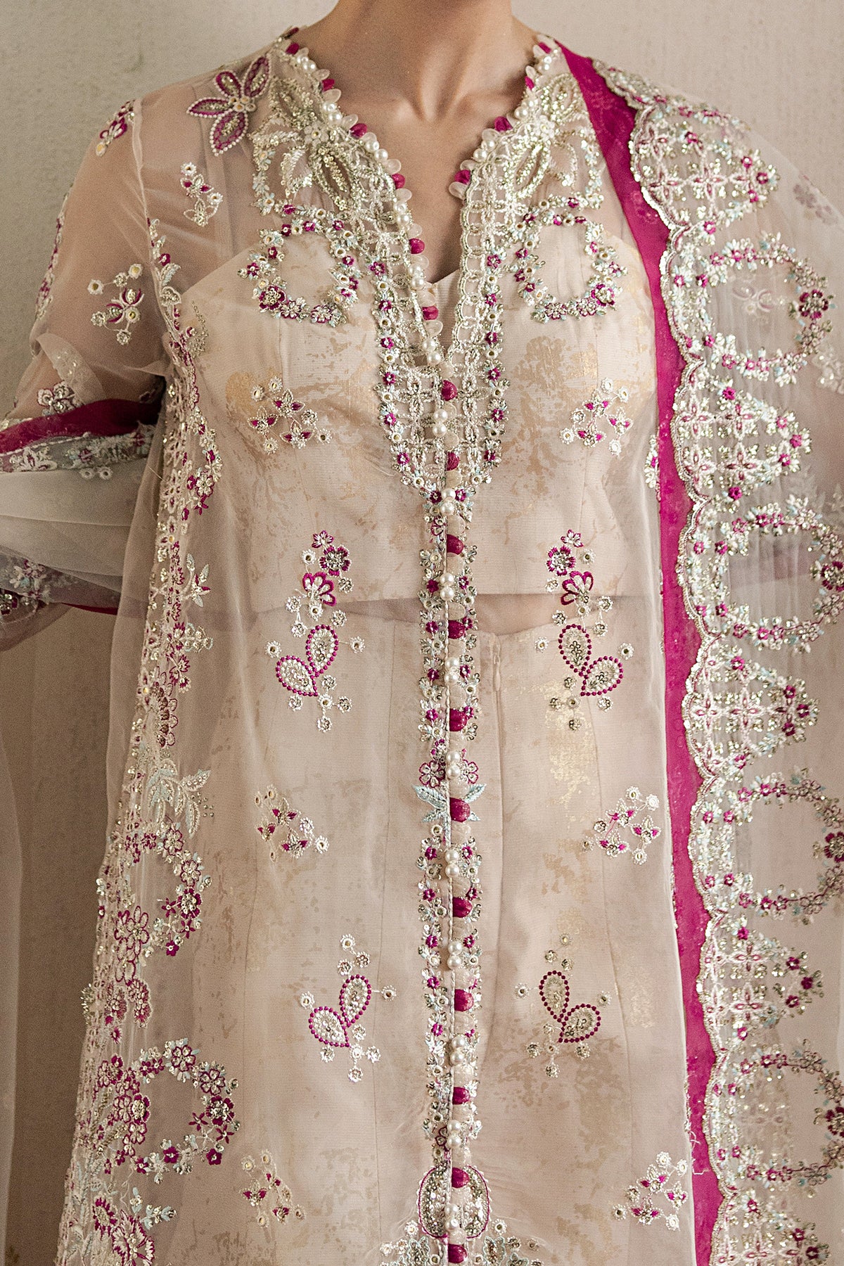 Luxury Pakistani Outfits 2025