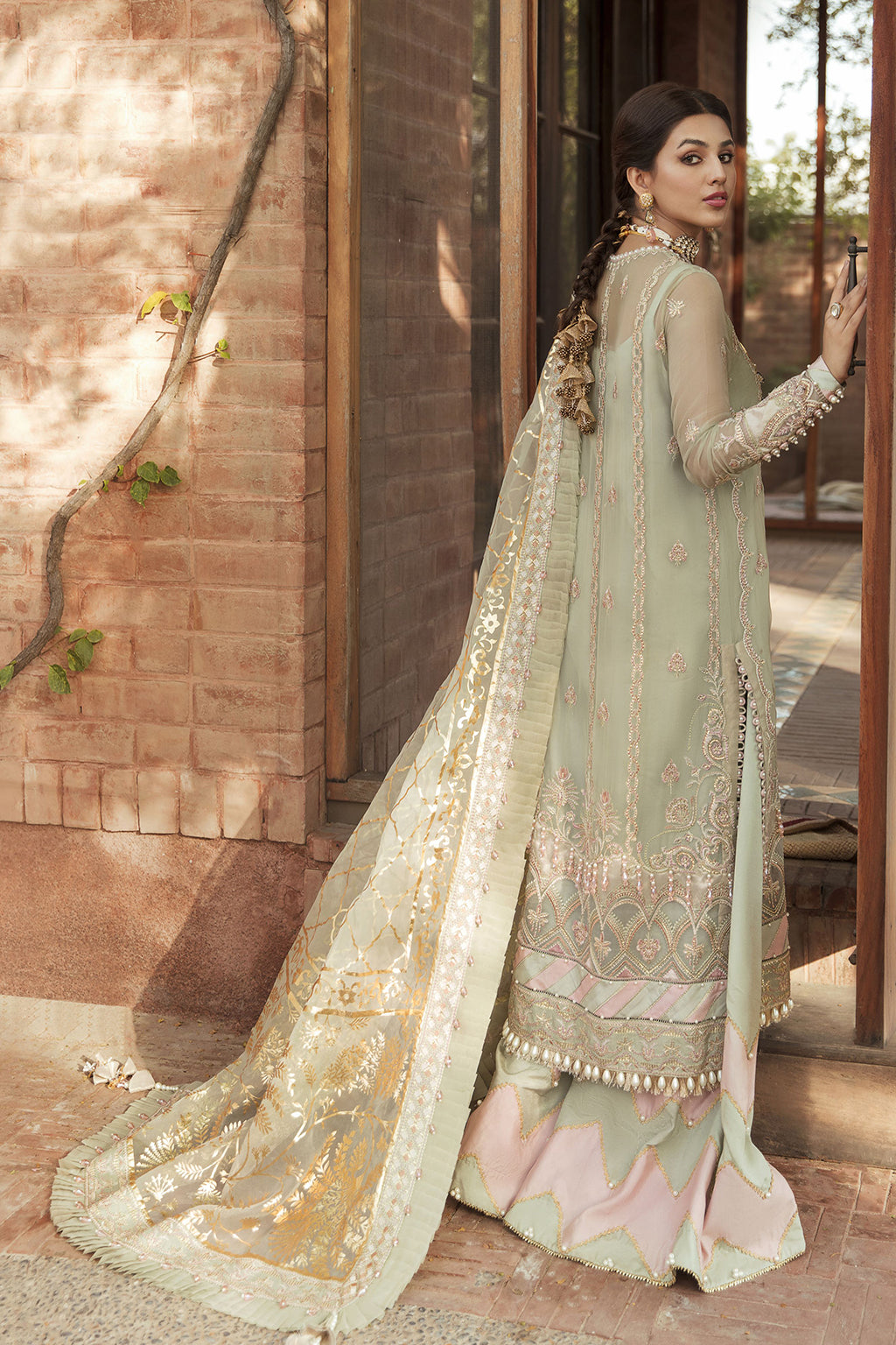 online suit shopping in Pakistan