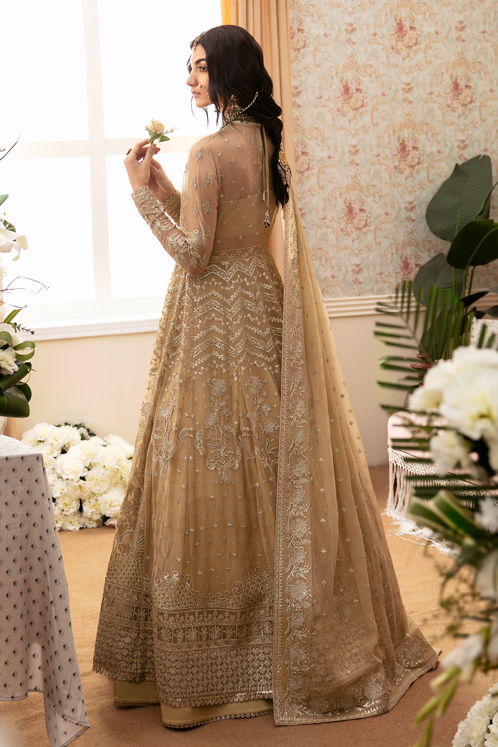 online suit shopping in Pakistan